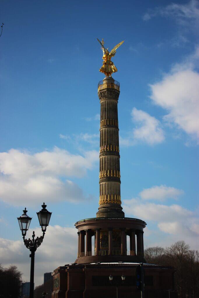 columna de la victoria en el parque Tiergarten