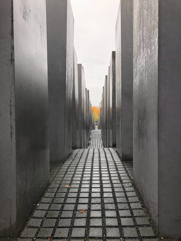 laberinto de hormigón en memorial a los judios de Berlín